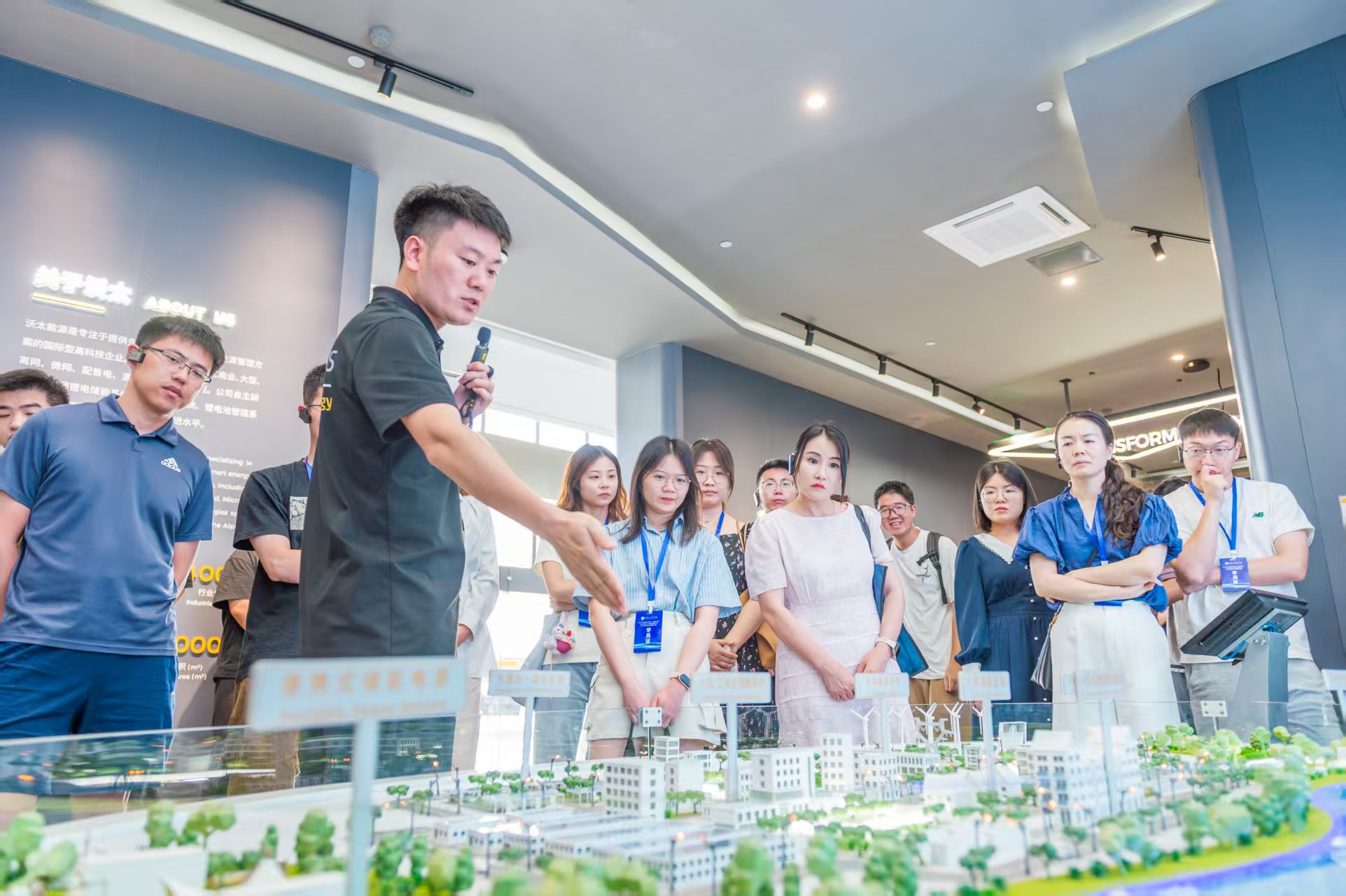 8eec40cbd4520188adab9b0d1e456a8.jpg
